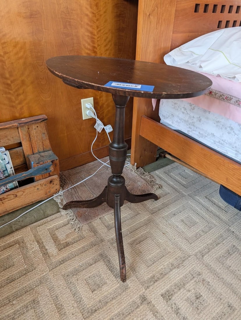 Antique Mahogany Snake Leg Tripod Stand: 21" x 15.5" x 26.25" in height 
