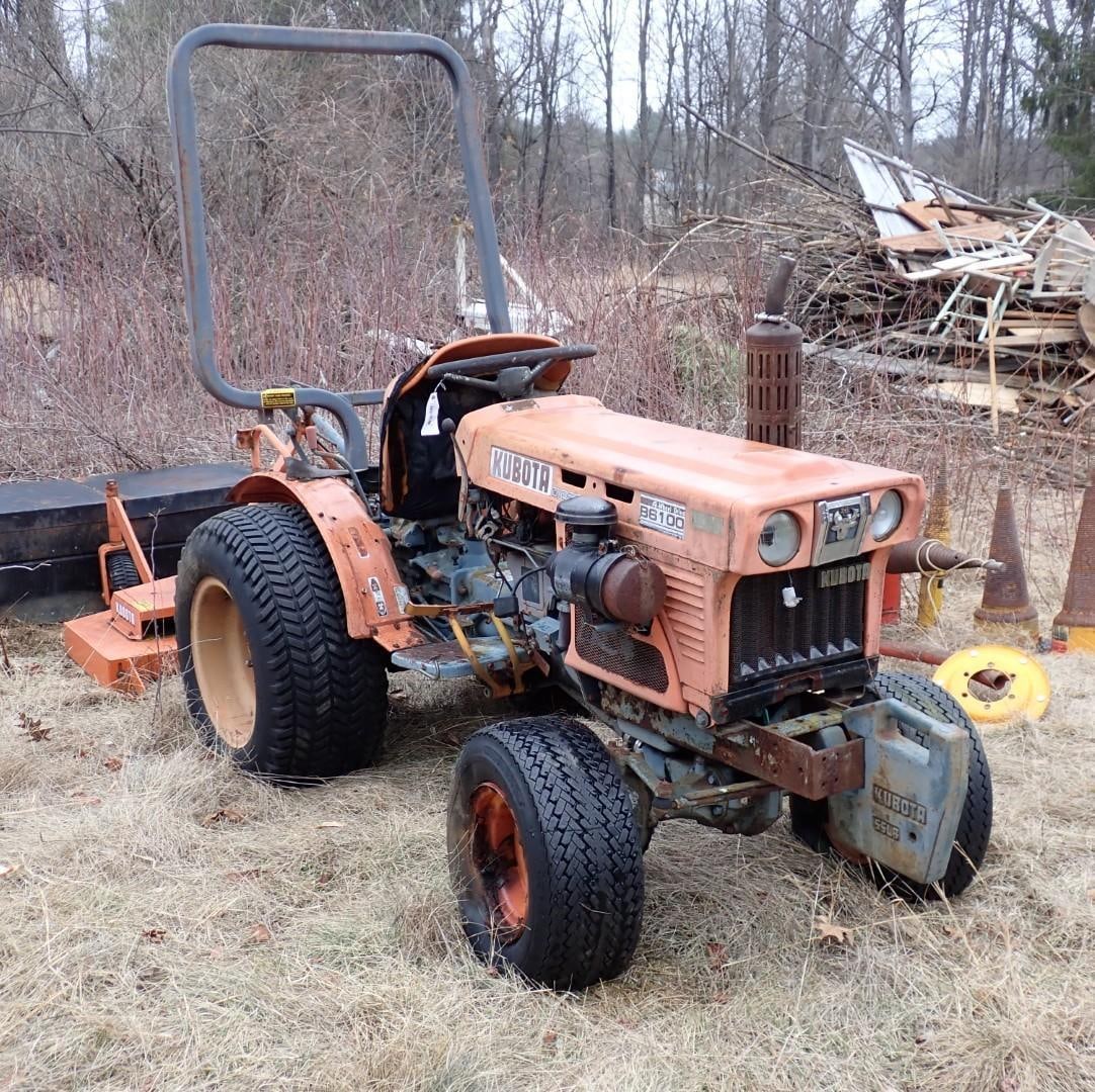 Kubota B6100 Diesel Tractor: 4 Wheel Drive, Hour: 938.5, W/ Kubota 46" B3548 mower, pto drive, 3 point, 3 cylinder turns over, **trying to fire when starting, been sitting outside for years, front tires don't hold air, rims are