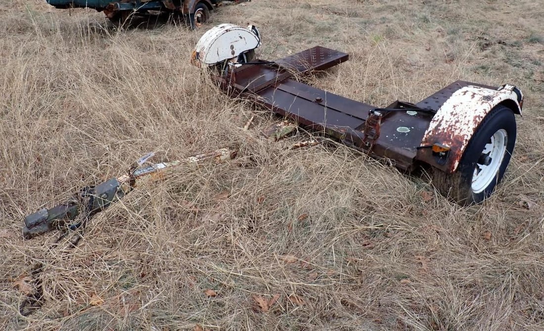 Master Tow Single Axle Car Dolly: GVWR, 2,270 lbs, **no visible VIN**, Location; Backyard 