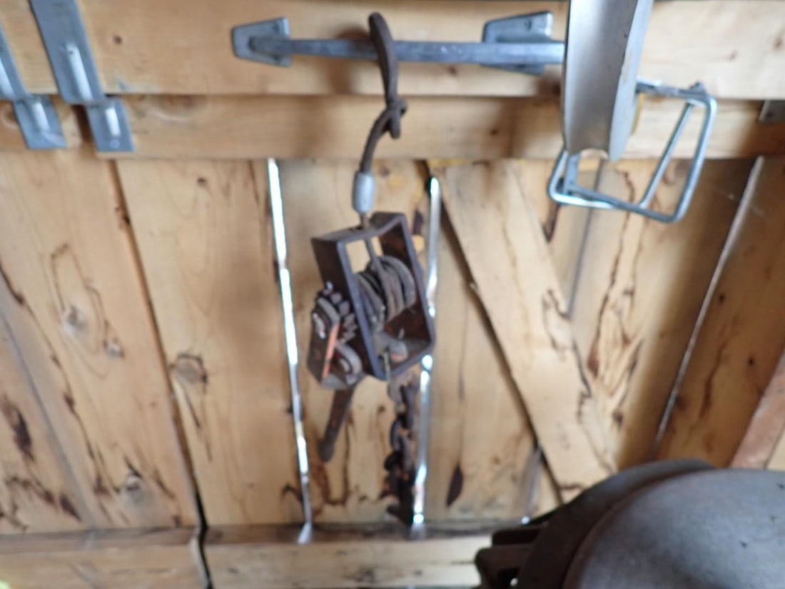 Picking Rights of Gambrel Style Toolshed - 10