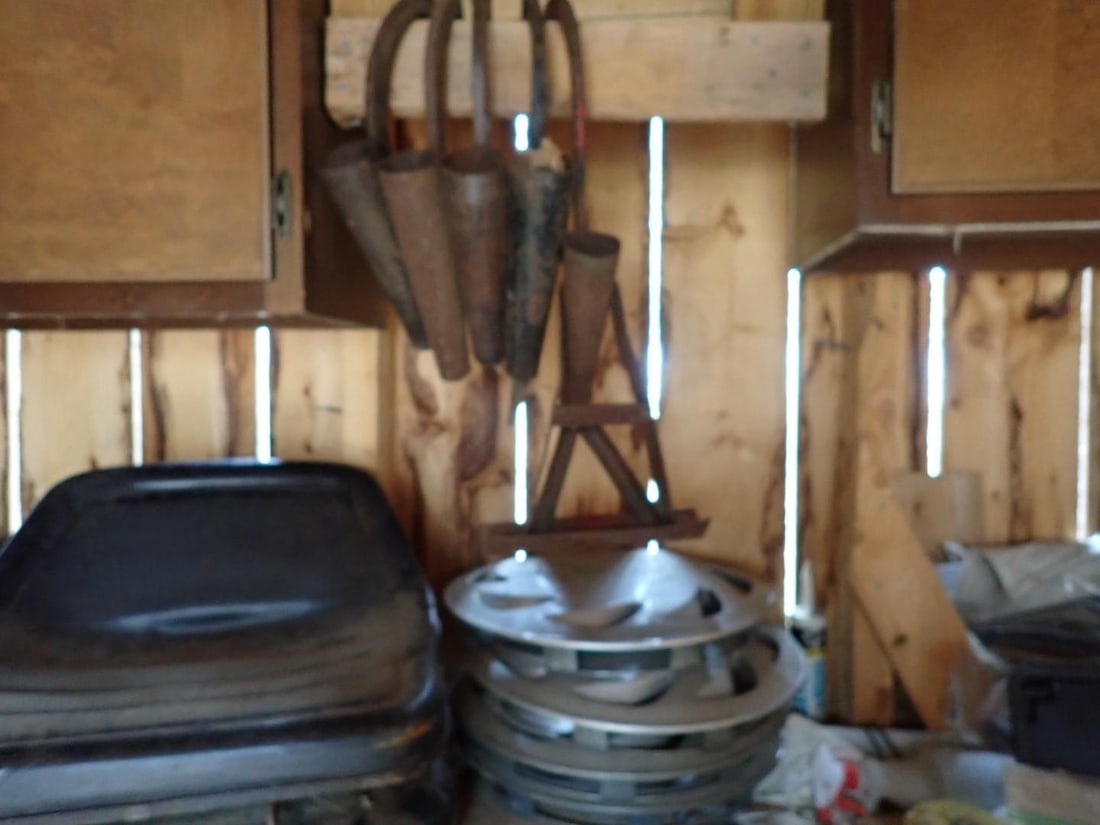 Picking Rights of Gambrel Style Toolshed - 17