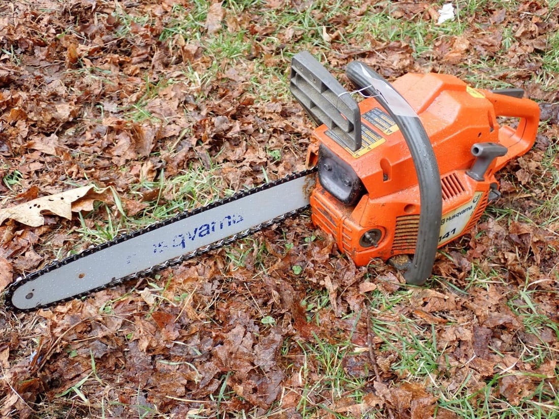 Husqvarna 141 Chainsaw: 14" bar w/ offbrand Case, Location: Backyard Tool Shed 