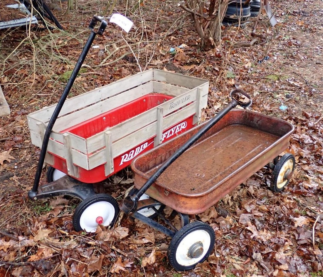 Radio Flyer Traveler Red Wagon: incl. steel wagon, Location: Backyard 