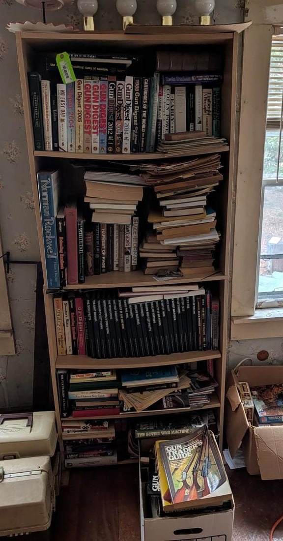 4-Tier Bookshelf w/ Magazines (1 of 6)