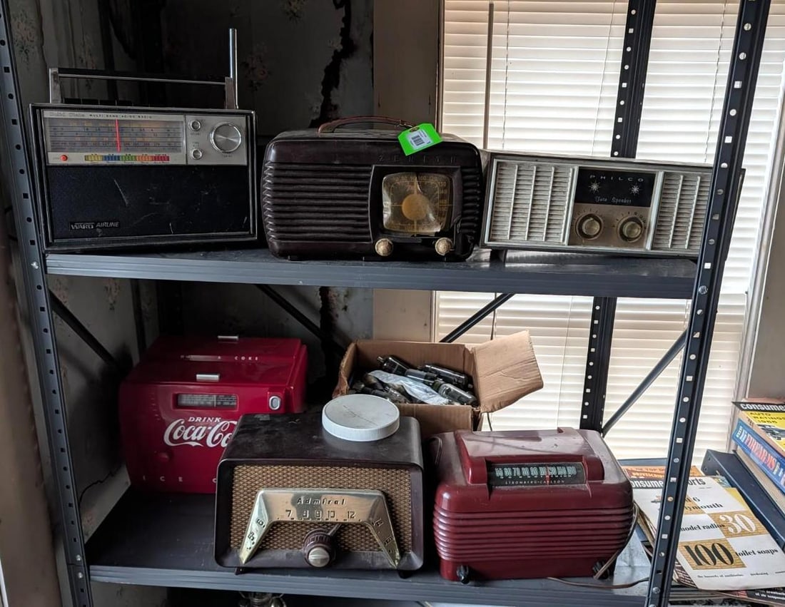 (5) Vintage Radios (1 of 8)