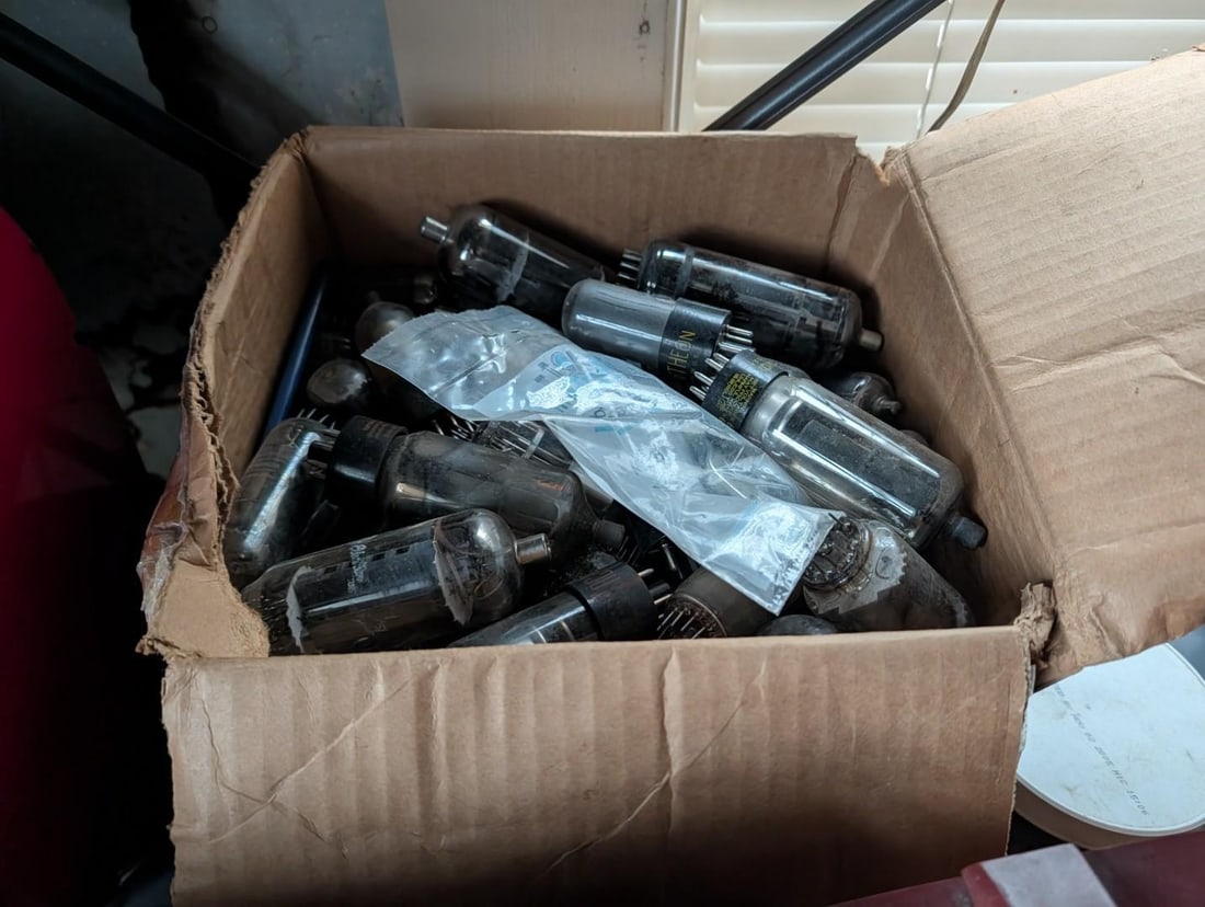 (5) Vintage Radios - 8