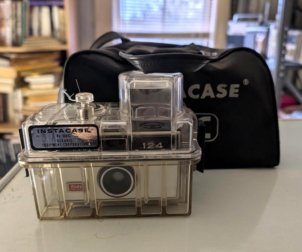 Kodak 124 35mm Film Camera w/ Waterproof Instacase: w/ accs. 