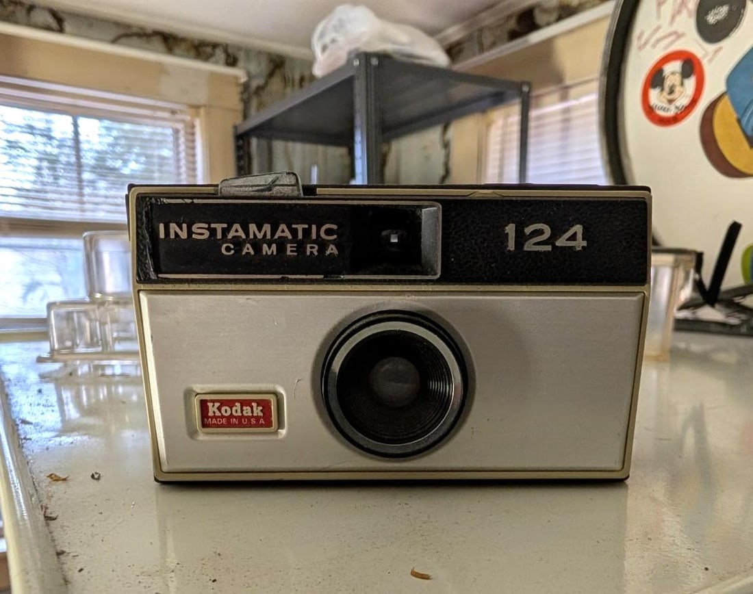 Kodak 124 35mm Film Camera w/ Waterproof Instacase - 5