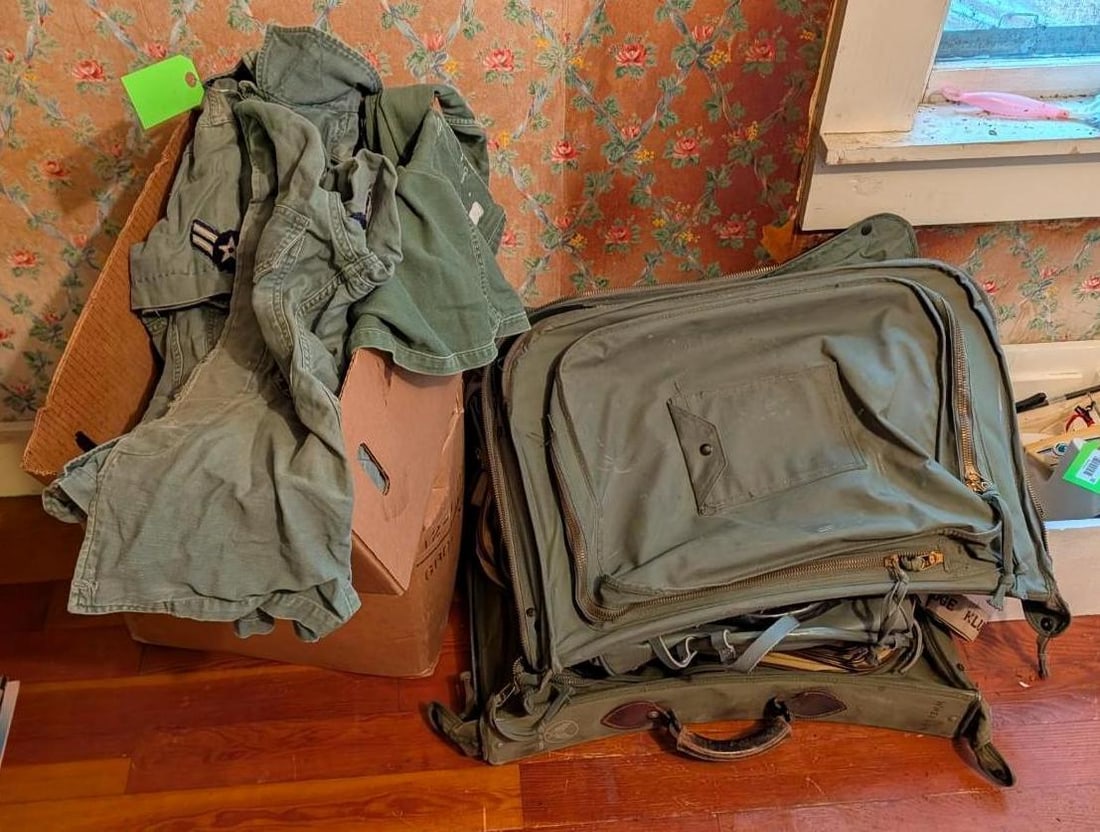 Military Fatigues & (2) US Gov. Duffel Banks (1 of 7)