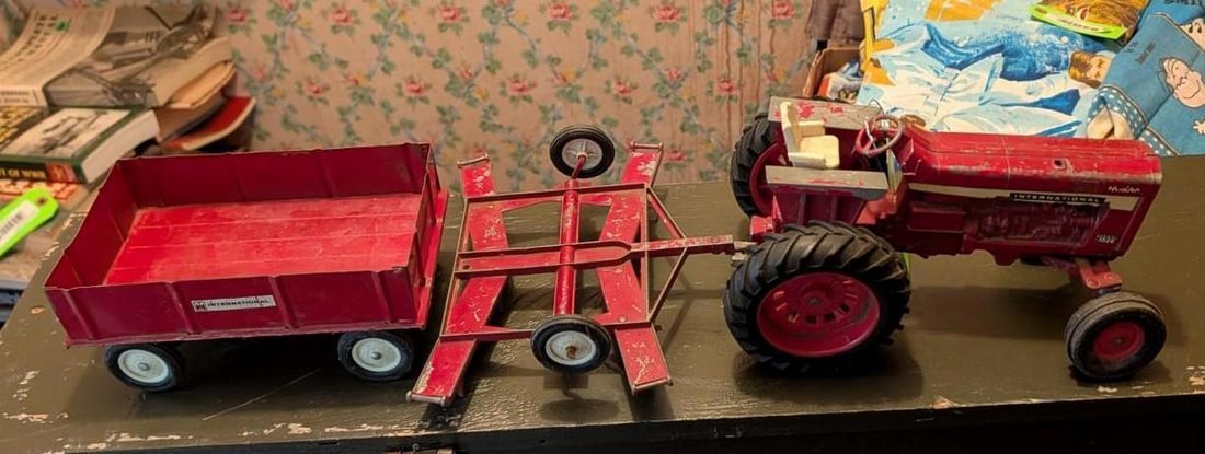 IH Toy Tractor w/ Harrows & Wagon (1 of 7)
