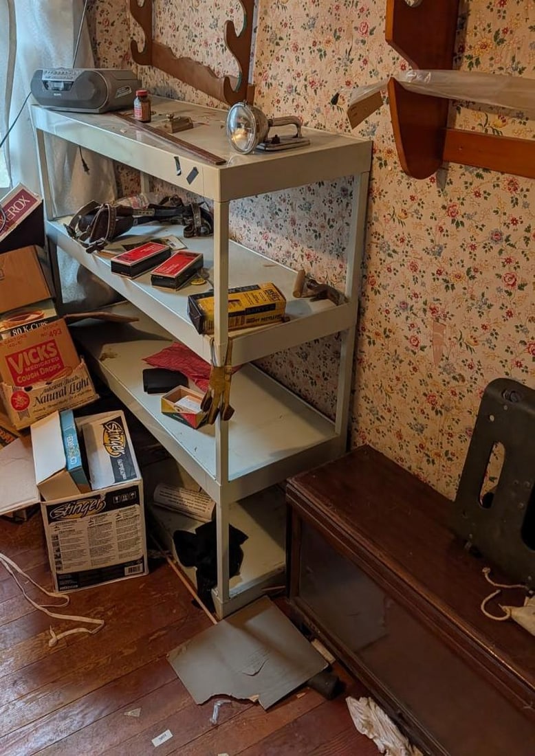 Remaining Contents of Room (1 of 14)