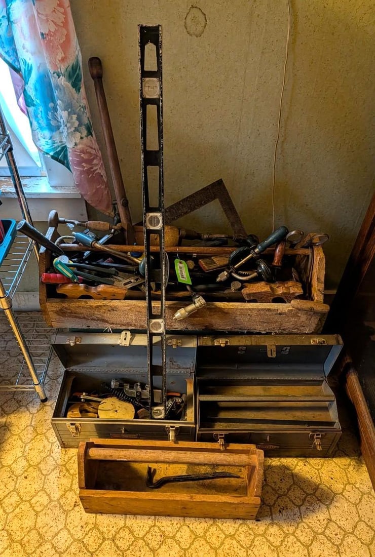 Asst. Carpentry Tools & Toolboxes (1 of 7)