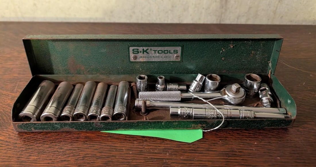 SK 1/4" Drive Sockets w/ Box: w/ extension & ratchet 