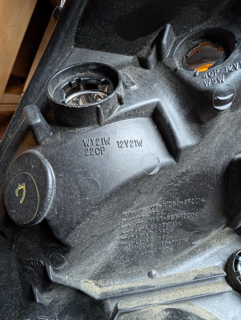 (2) Toyota Prius Headlight Assemblies - 2