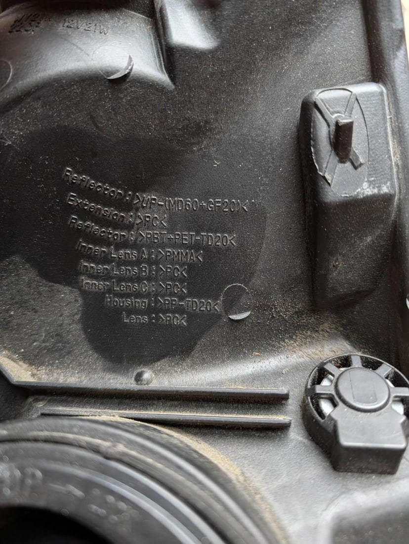 (2) Toyota Prius Headlight Assemblies - 4