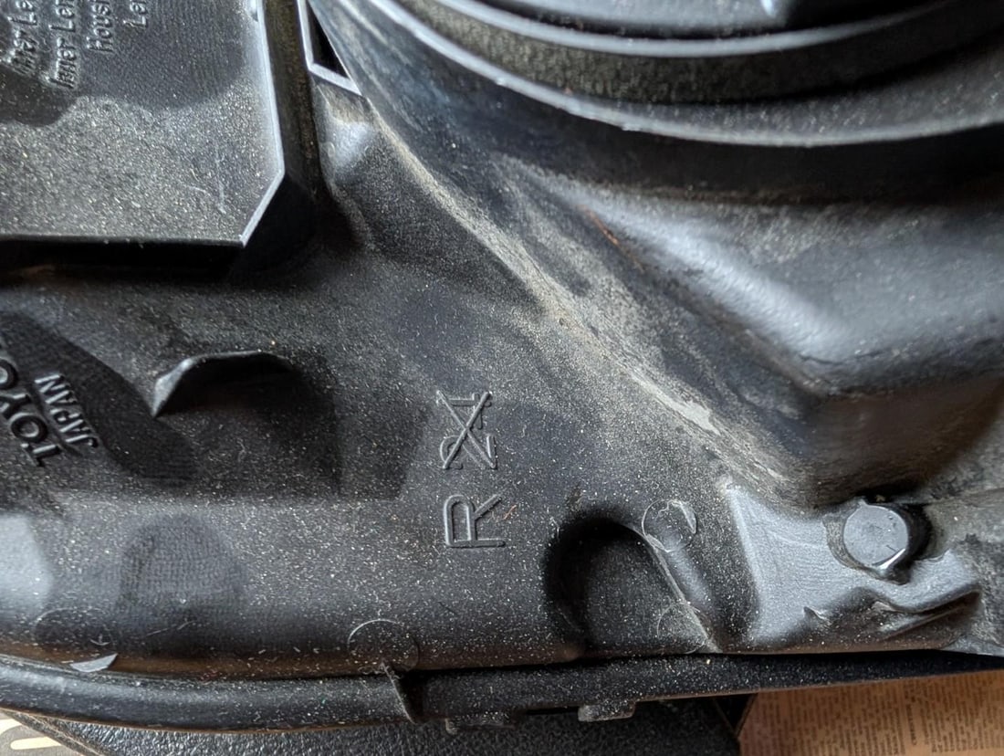 (2) Toyota Prius Headlight Assemblies - 5