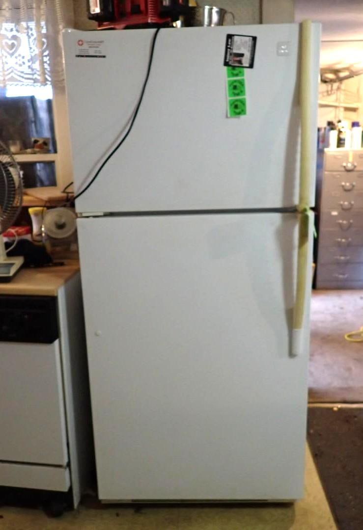 Maytag Refrigerator/Freezer: m/n MTB1976HR; 30" x 29" x 68" 