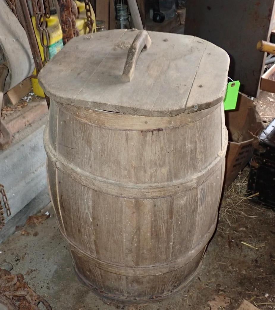 Vintage Wood Barrel w/ Wood Cover: Approx. 20" Dia. & 27" Deep 