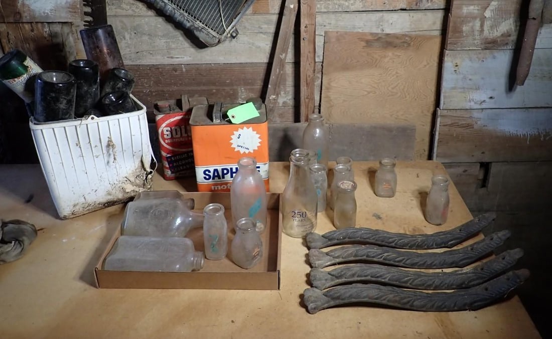 Antique Collectible Milk, Cream Bottles & Motor Oil Tins: Crescent Meadows, VT: Honey Gardens, NH; Old Homestead Dairy, VT, ETC 