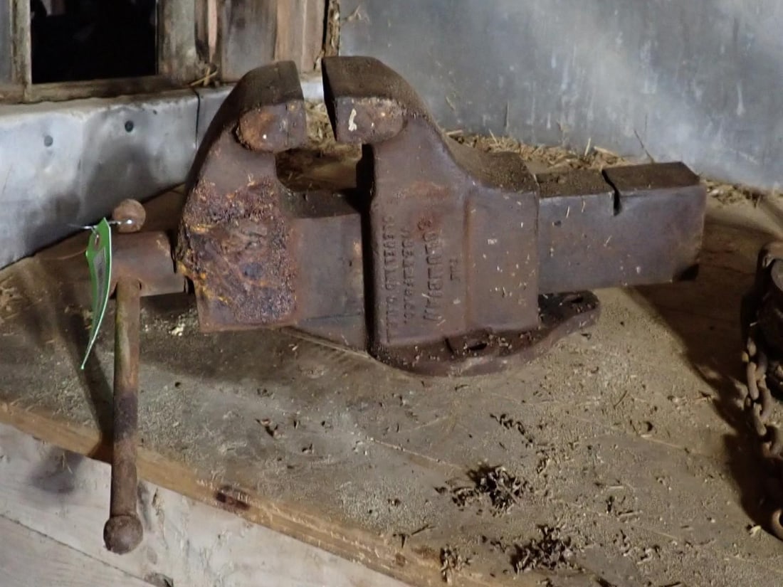 4" Bench Vise (1 of 4)