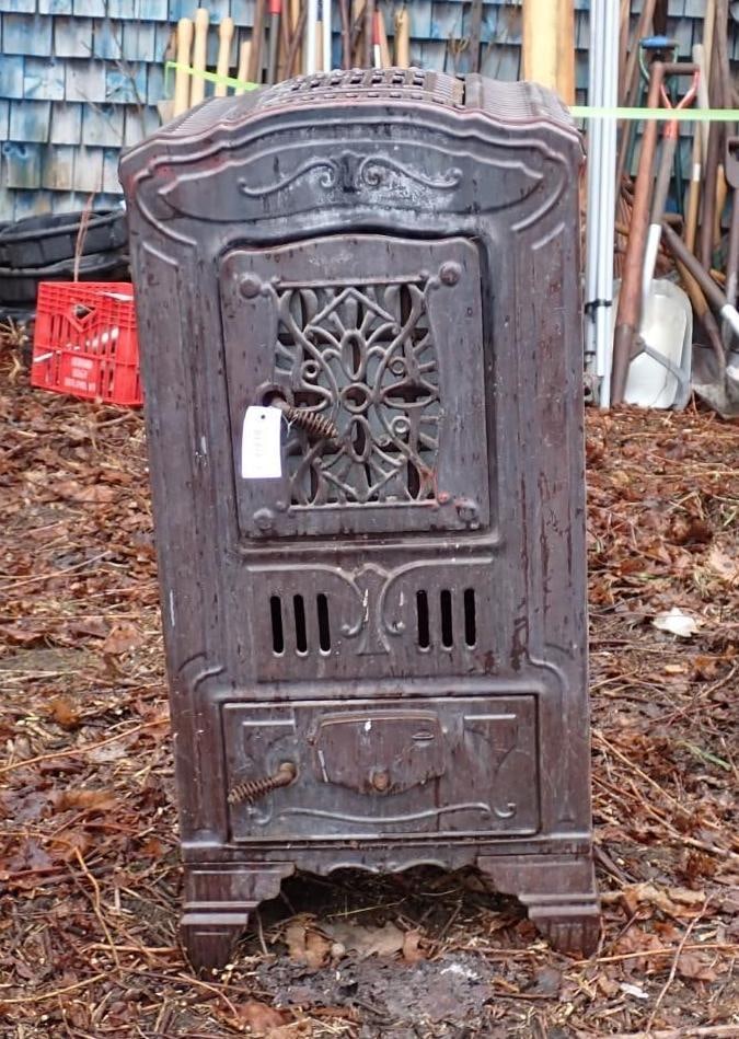 Porcelain Parlor Stove: 20" x 28" 