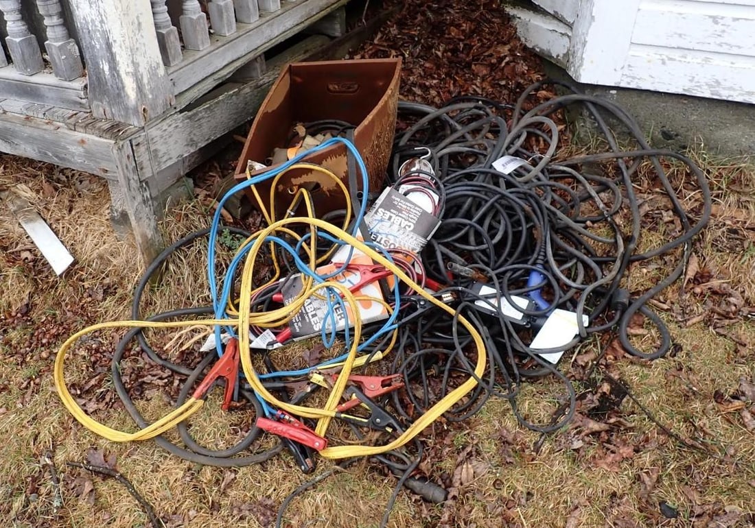 Copper Cable Lot: incl. jumper cables, extension cords, etc 