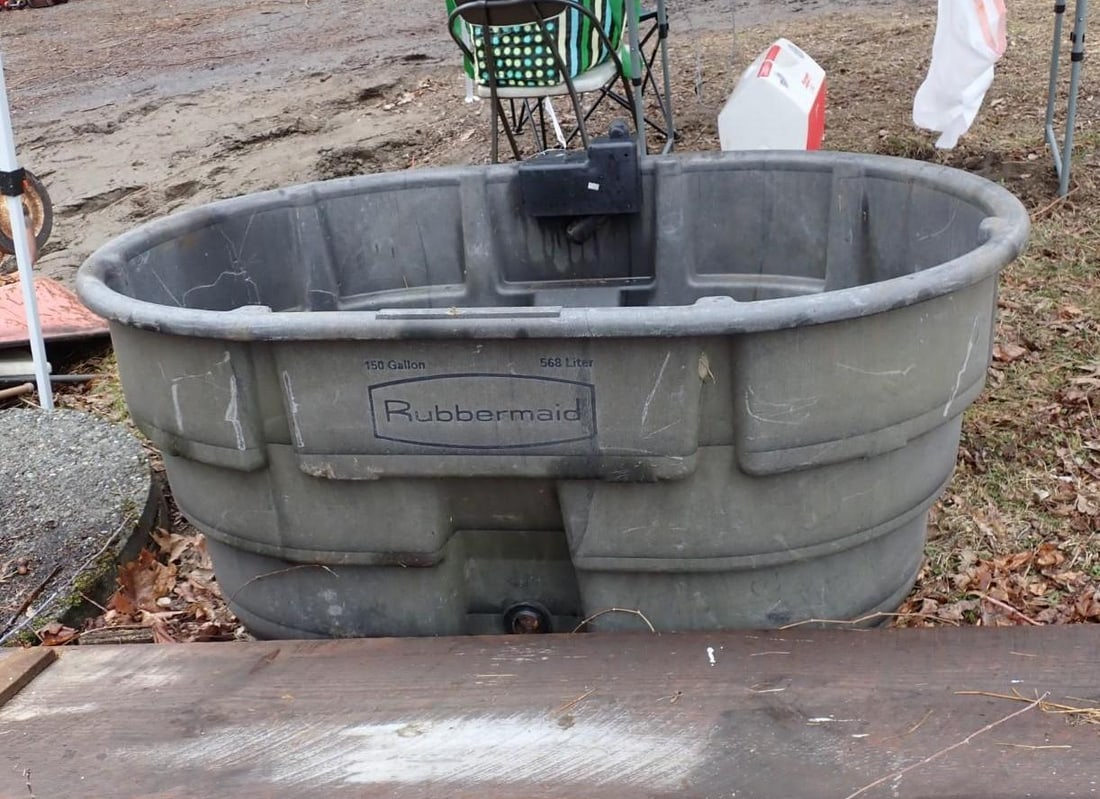 Rubbermaid 150 Gal. Stock Tank (1 of 7)