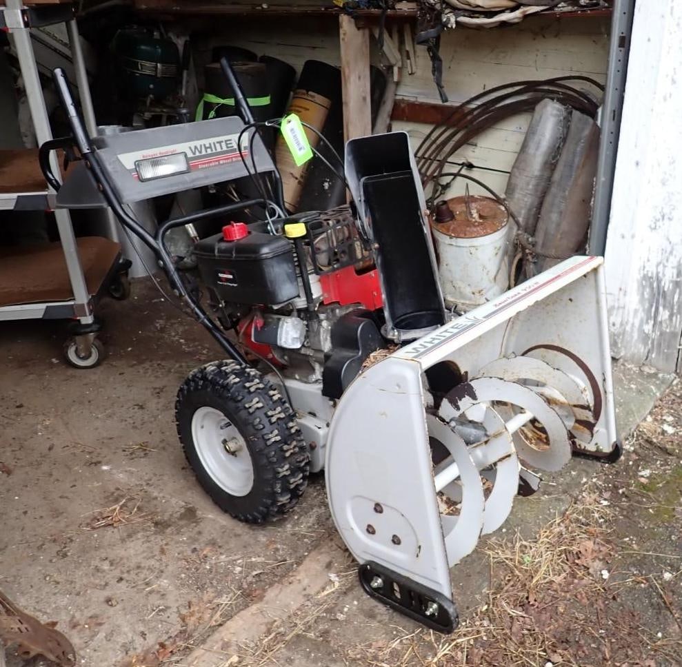 White Snow Boss 950W Snow Blower (1 of 20)