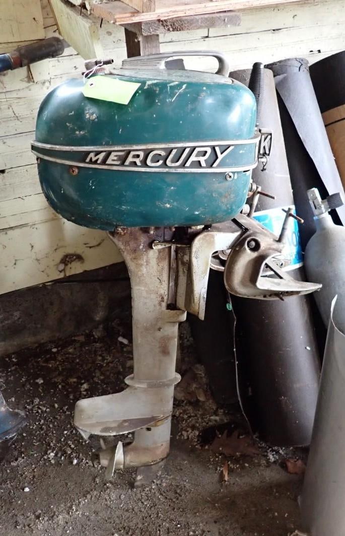 Vintage Mercury 7.5 HP Outboard Motor: Model Mark 7