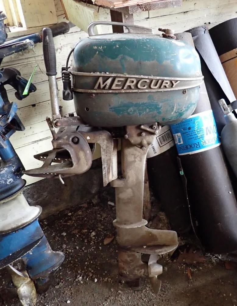 Vintage Mercury 7.5 HP Outboard Motor - 2