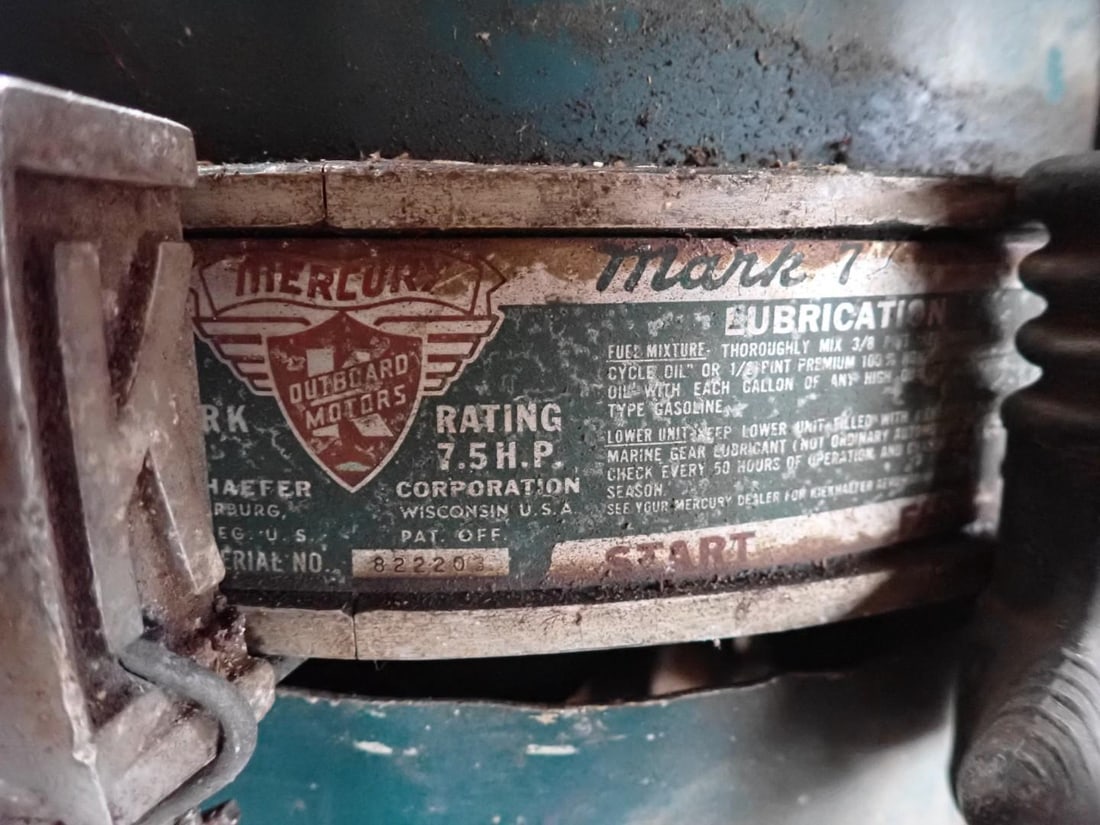 Vintage Mercury 7.5 HP Outboard Motor - 4