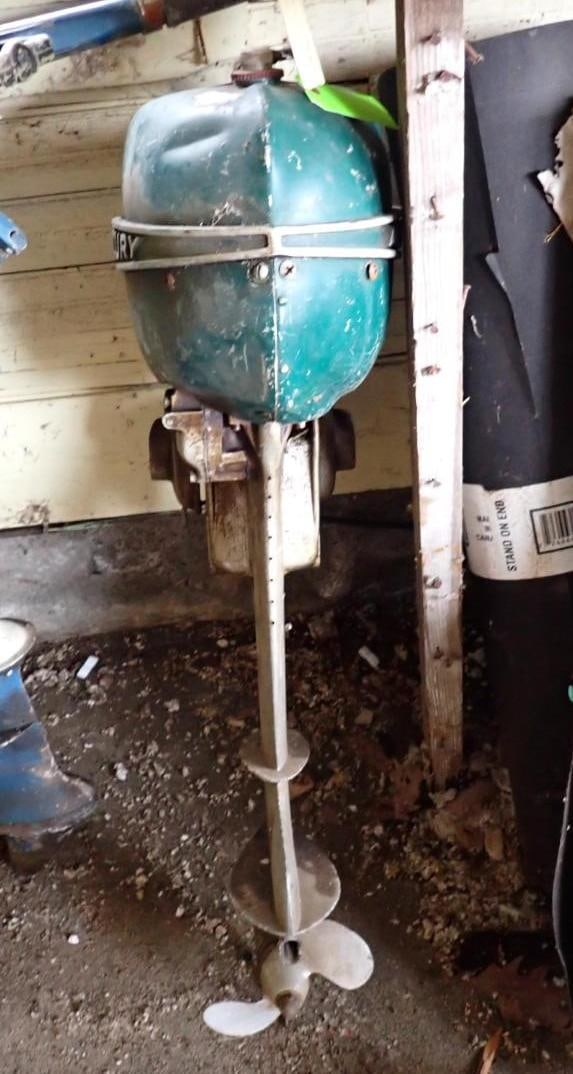 Vintage Mercury 7.5 HP Outboard Motor - 6