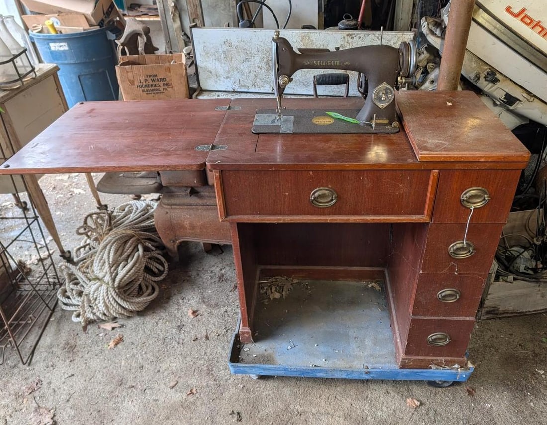 Sew-Gem Rotary Sewing Machine in Cabinet (1 of 8)