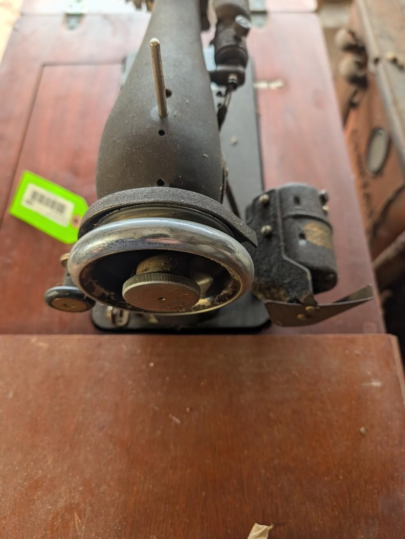 Sew-Gem Rotary Sewing Machine in Cabinet - 4