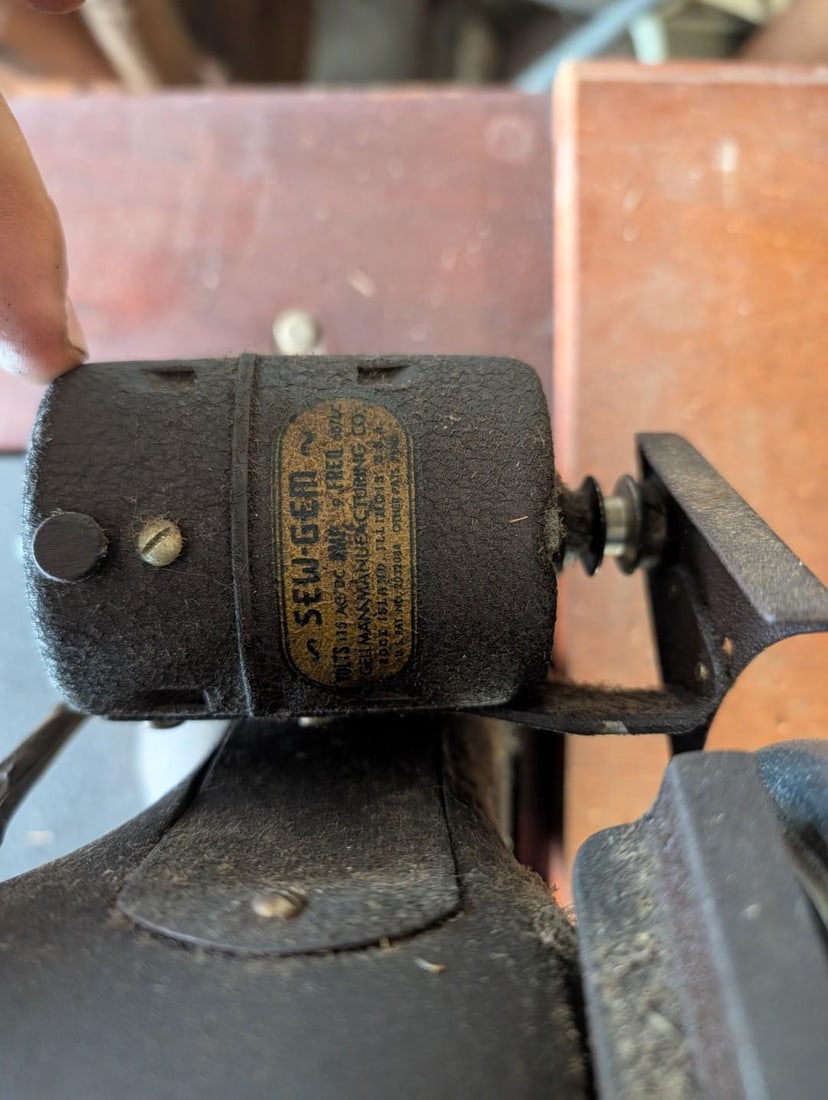 Sew-Gem Rotary Sewing Machine in Cabinet - 6