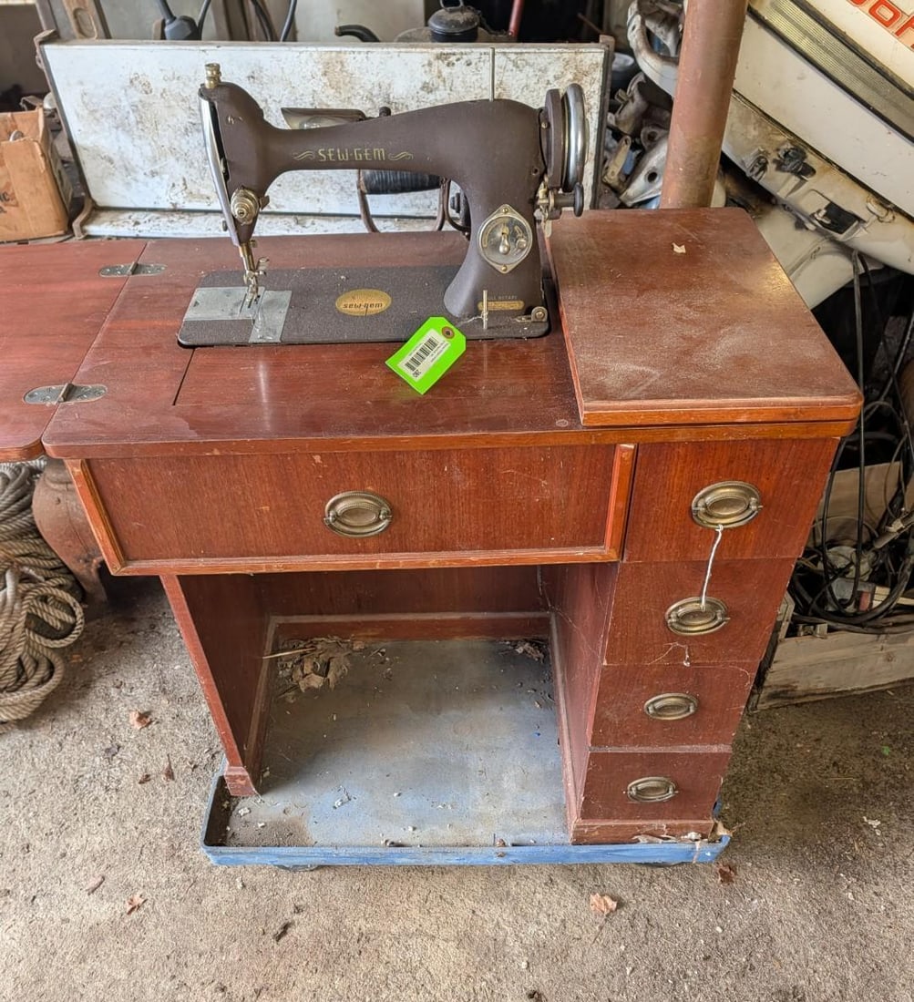 Sew-Gem Rotary Sewing Machine in Cabinet - 7