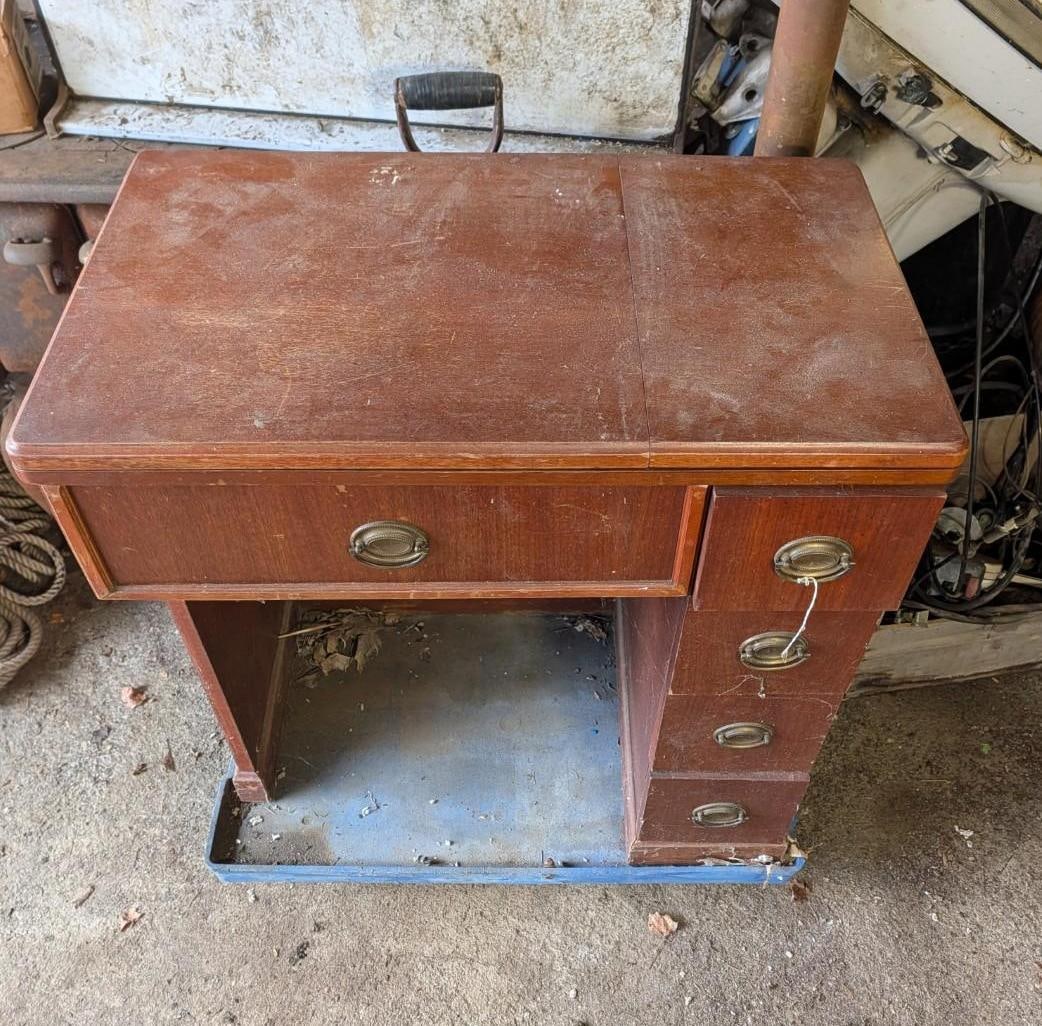 Sew-Gem Rotary Sewing Machine in Cabinet - 8