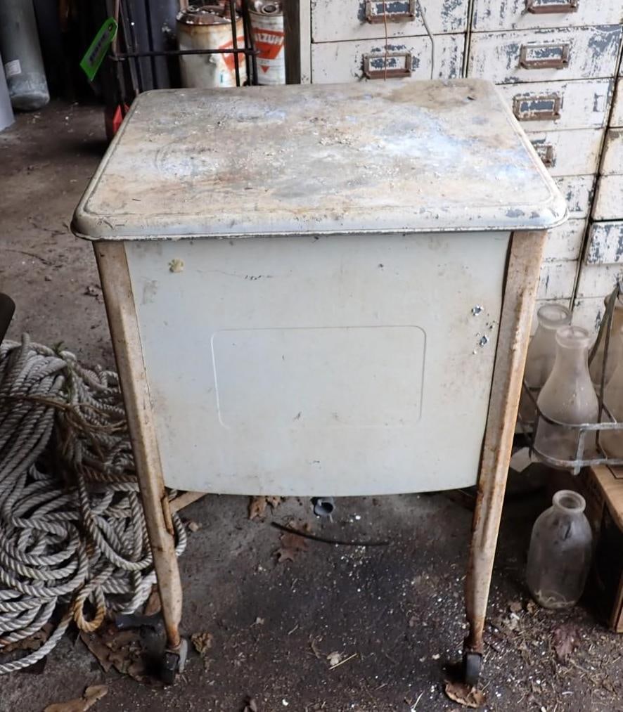 Vintage Galvanized Wash Tub (1 of 4)