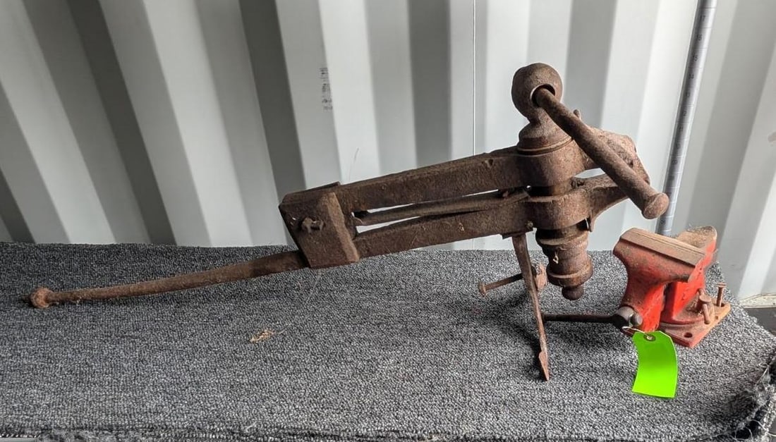 4" Scout Vise & Antique Post Vises: Location: Conex 