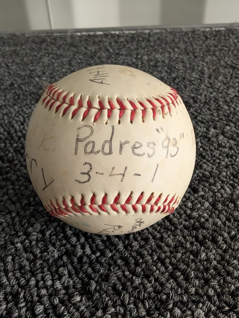 Padres '93 Signed Baseball: Padres '93 Signed Baseball 