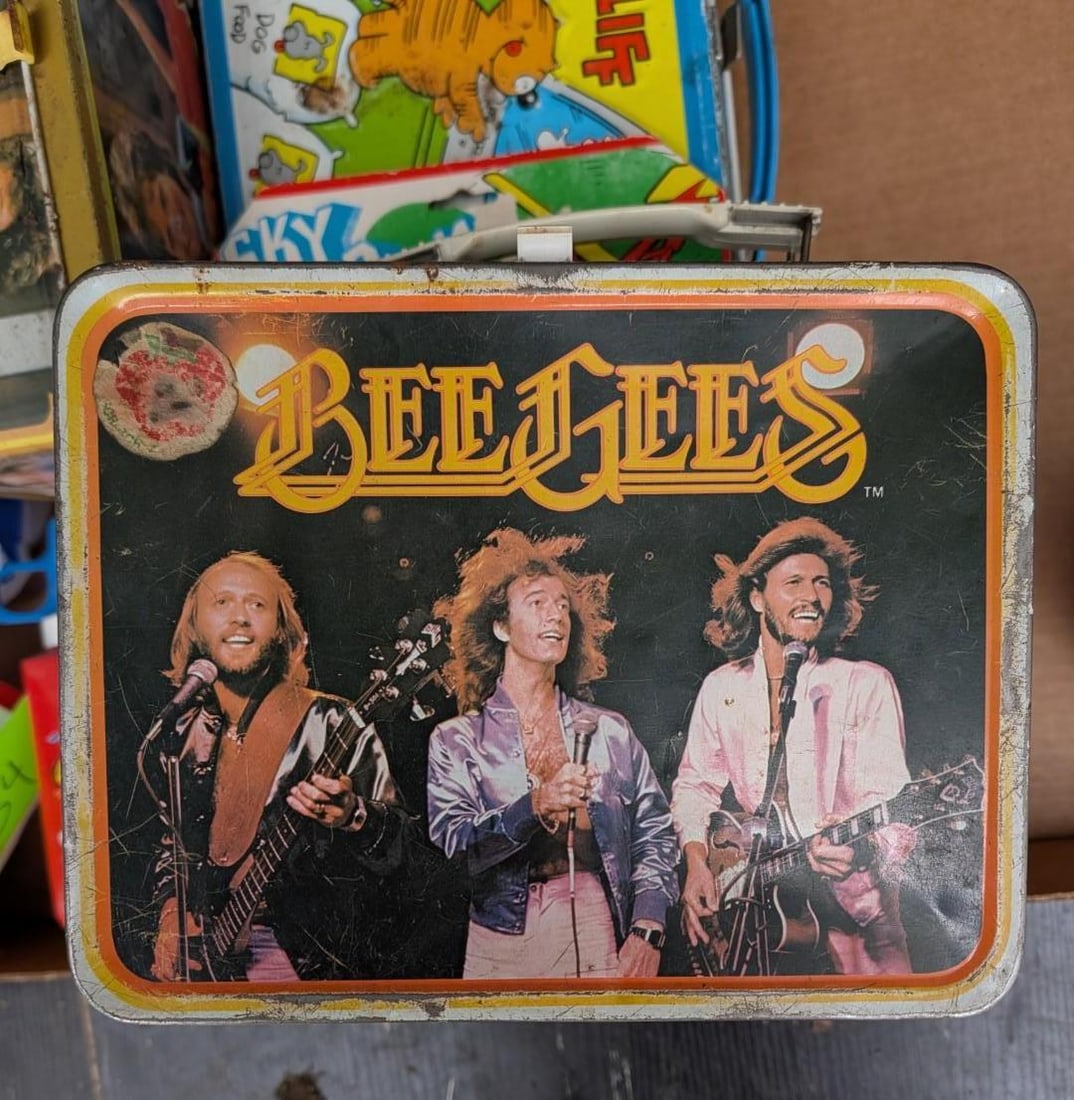 (4) Vintage Tin Lunch Boxes & (3) Poly Cups - 15