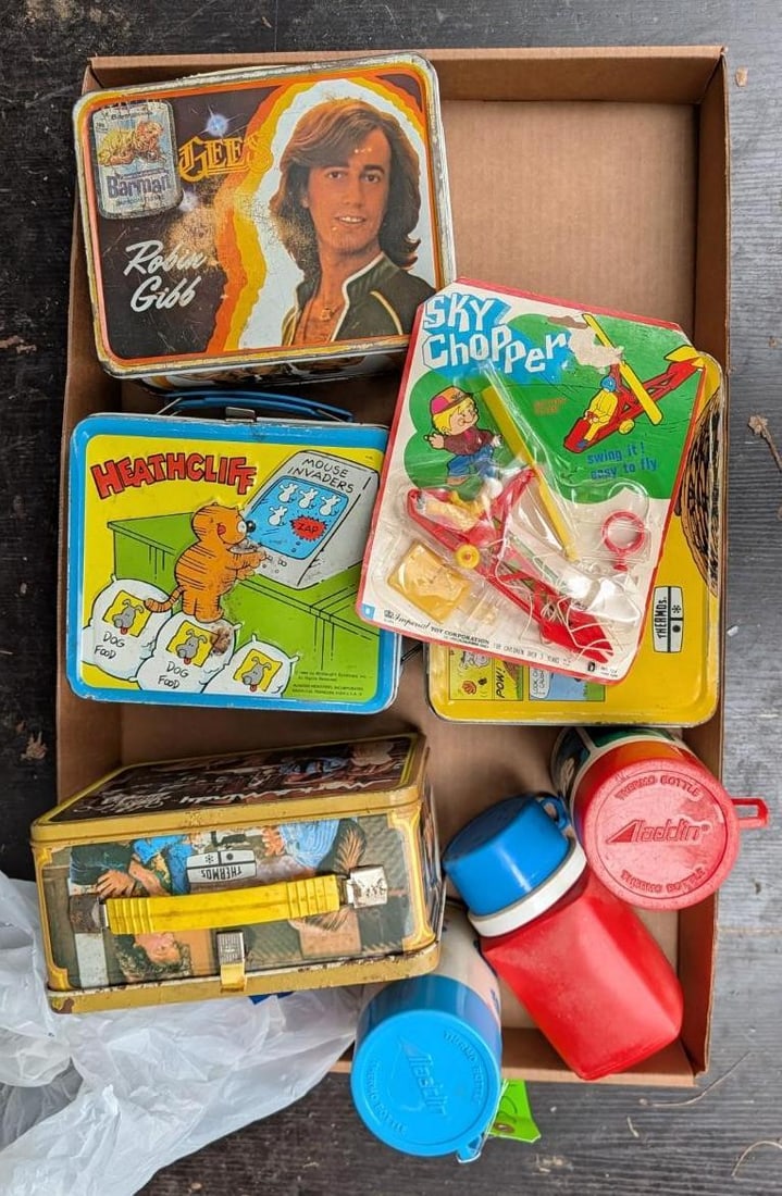 (4) Vintage Tin Lunch Boxes & (3) Poly Cups: incl. Peanuts, Mork & Mindy, Heathcliff 