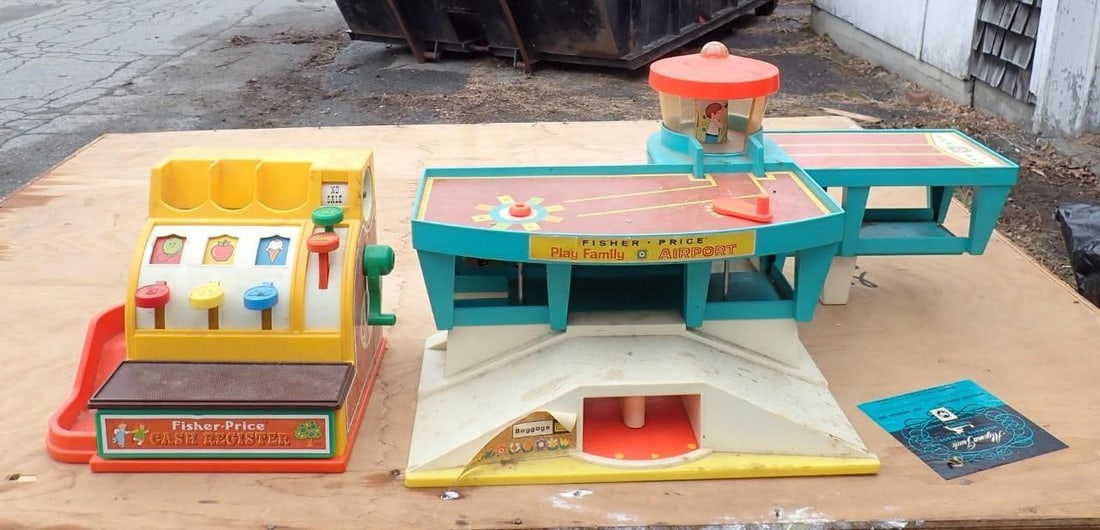 Vintage Fisher Price Airport & Accs. (1 of 13)