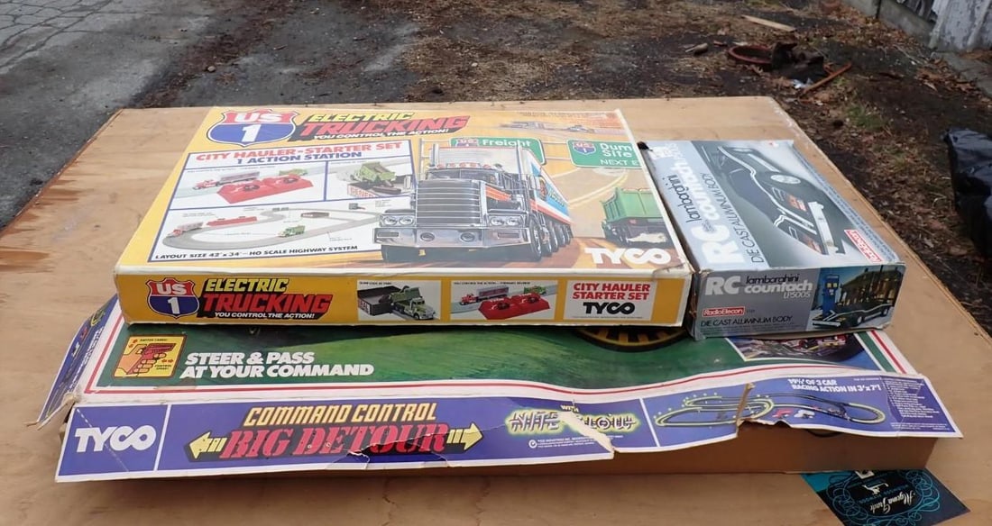 (2) TYCO Slot Car Tracks & RC Car: (2) TYCO Slot Car Tracks & RC Car 