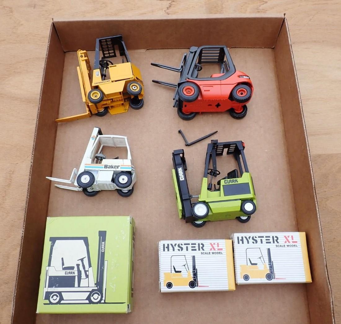 (6) Display Model Forklifts (1 of 4)
