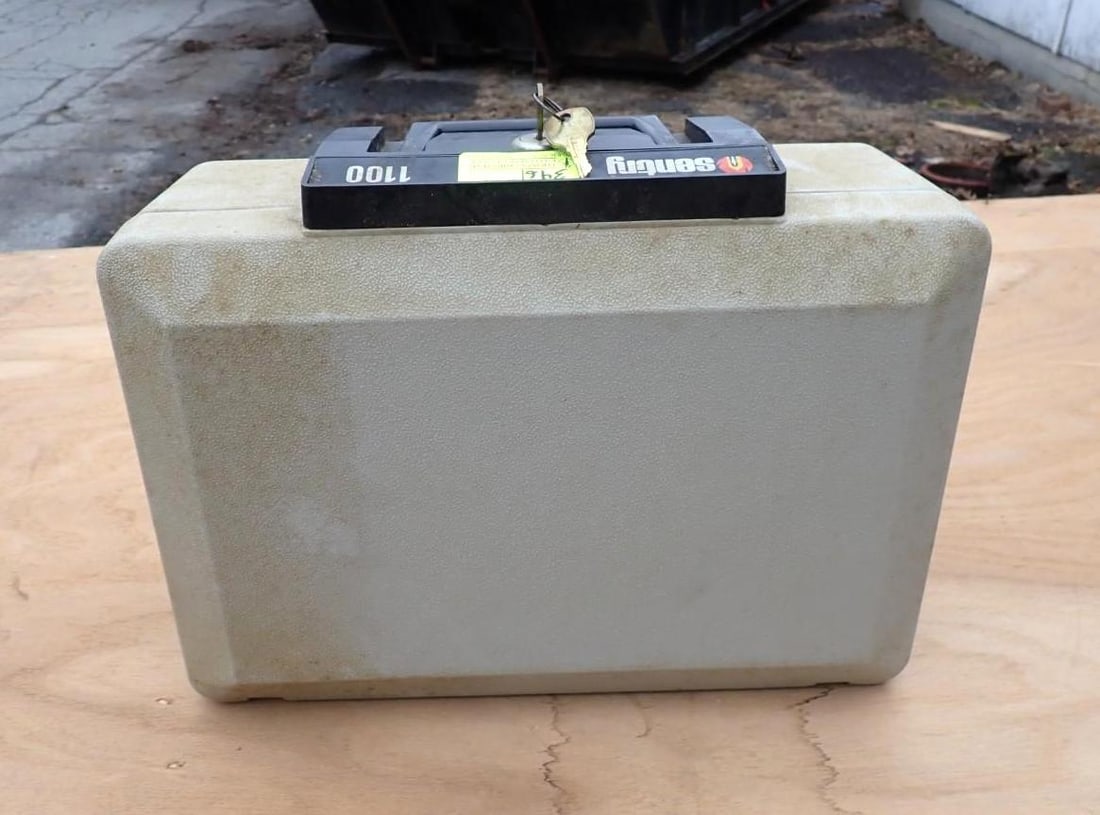 Sentry 1100 Safe - 7