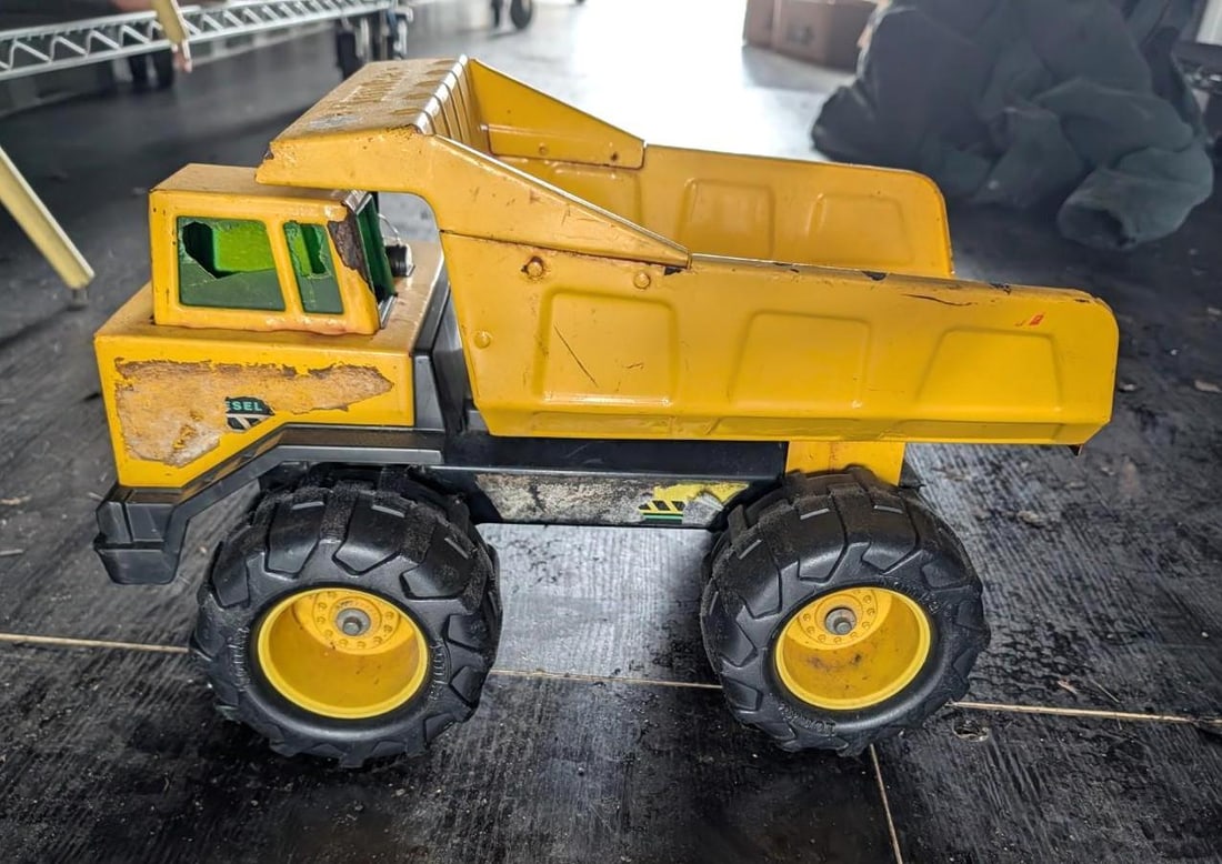 Mighty Tonka Dump Truck (1 of 6)