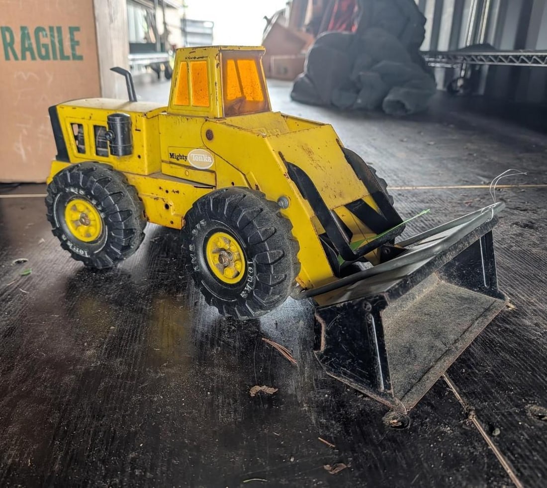 Mighty Tonka Bucket Loader (1 of 7)