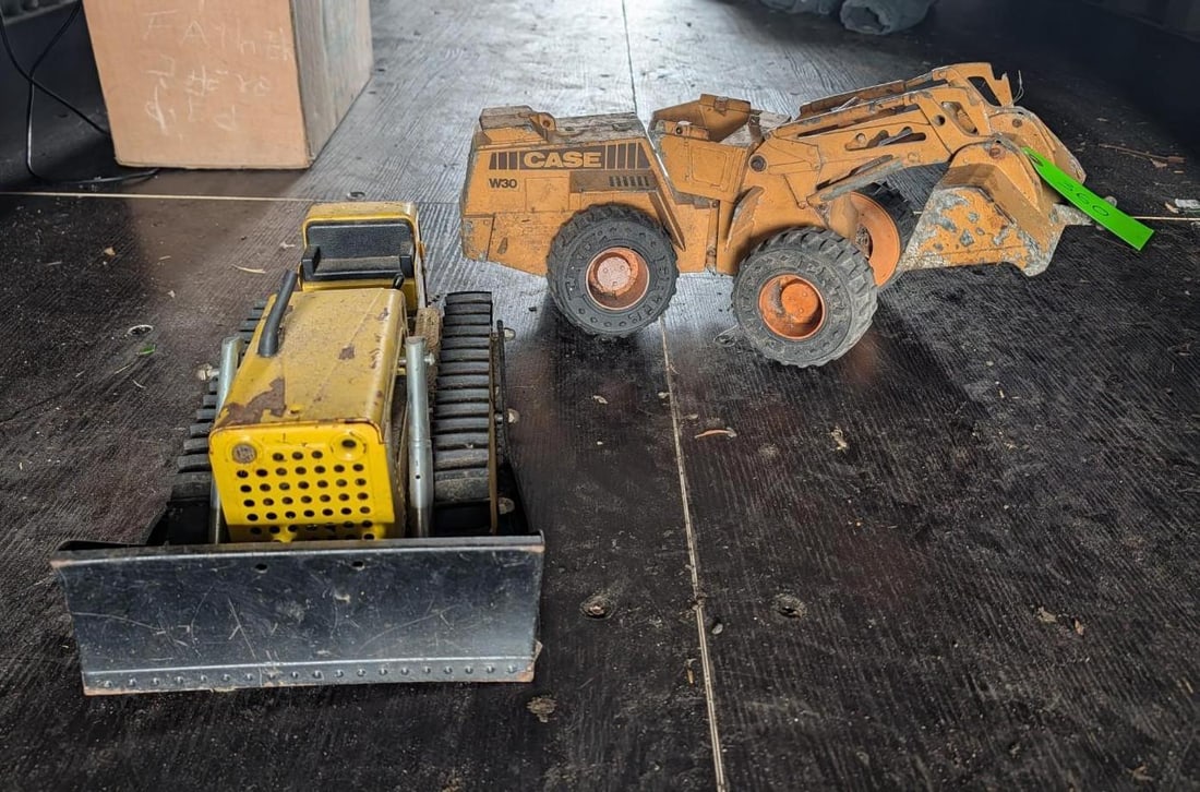 Mighty Tonka Bulldozer & Case Bucket Loader (1 of 11)