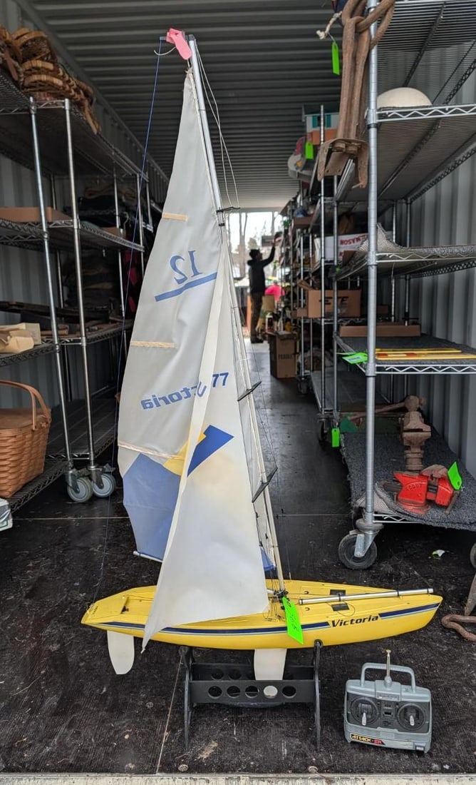 Thunder Tiger Victoria RC Sailboat (1 of 13)